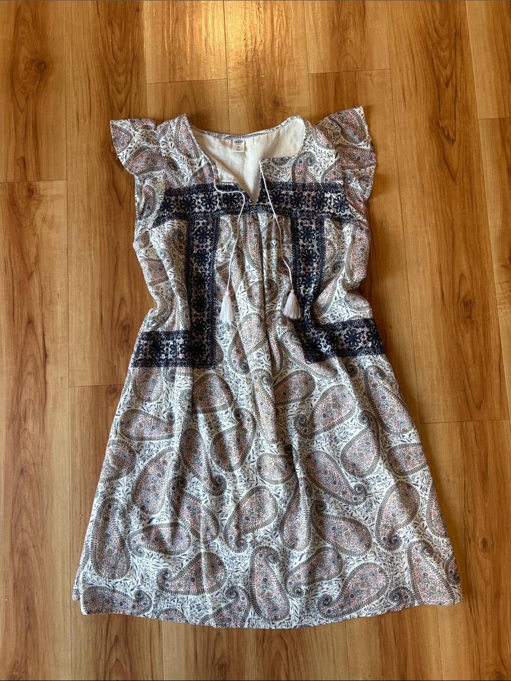 Old Navy Paisley Print Ruffled Sleeve Dress in White, Navy, and Tan
